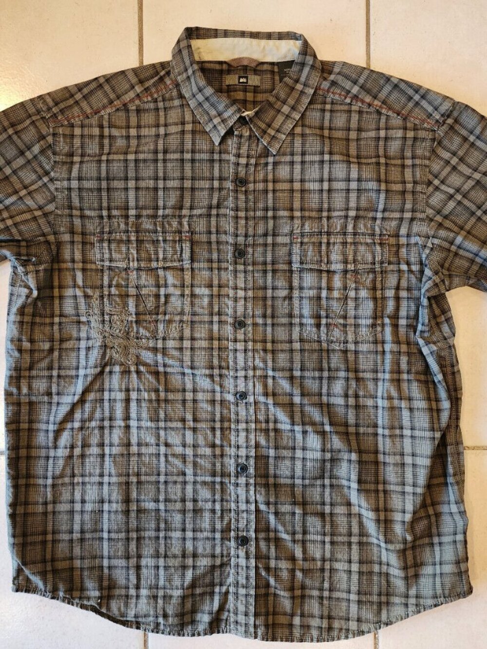 REI Organic Cotton Short Sleeved Shirt, Gray Plaid, XL Embroidered Design